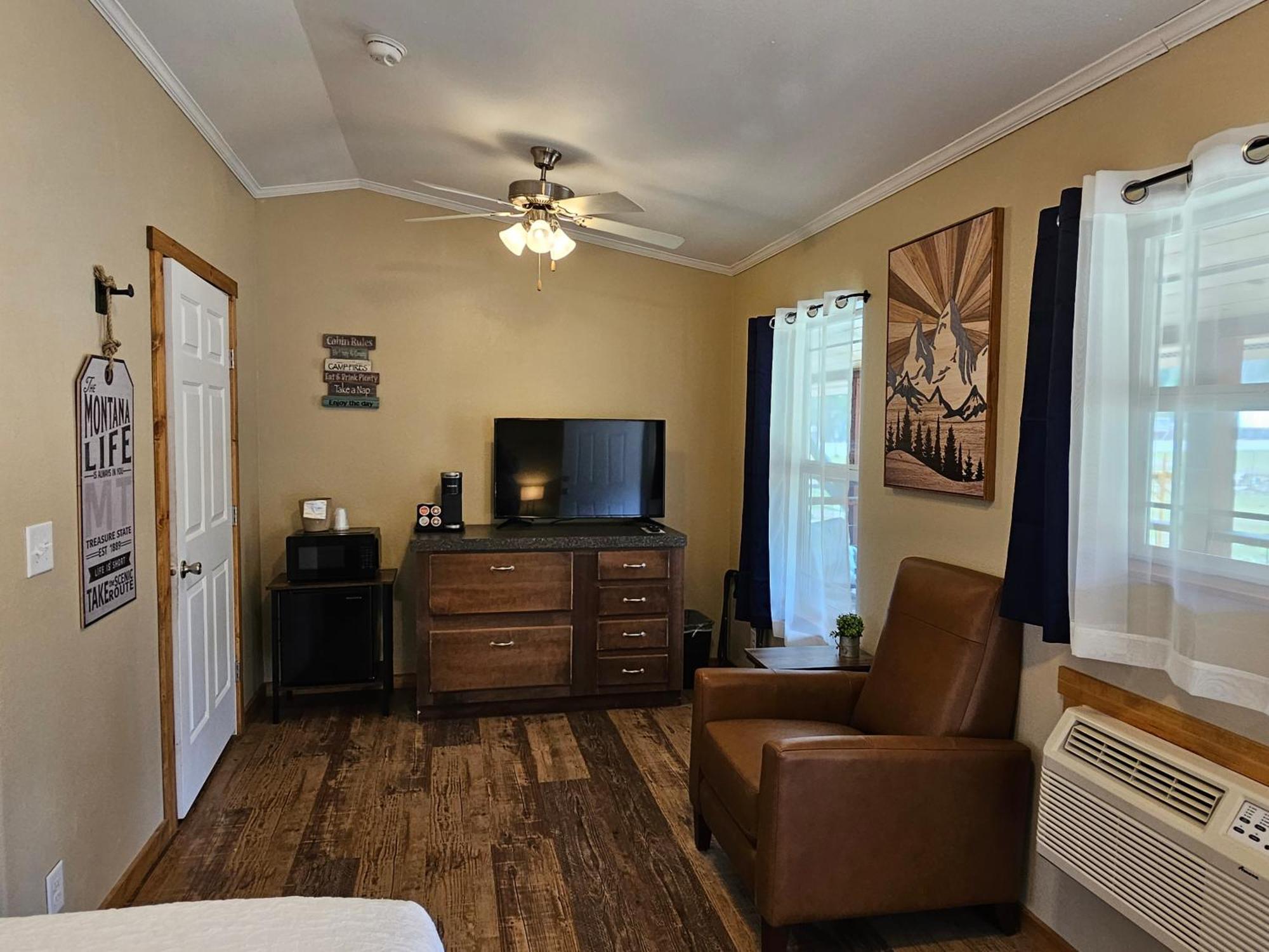 Riverfront Motel & Cabins Thompson Falls Εξωτερικό φωτογραφία